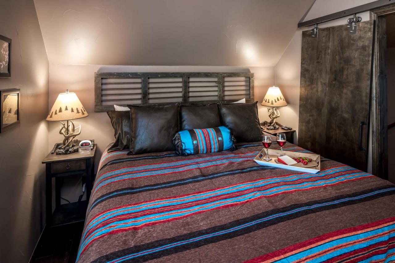 Fifth Dimension, 2 Bedrooms, Wifi, Hot Tub, Game Table, Grill, Sleeps 4 Ruidoso Ngoại thất bức ảnh
